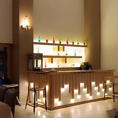 Aparthotel Silver Tower 2*