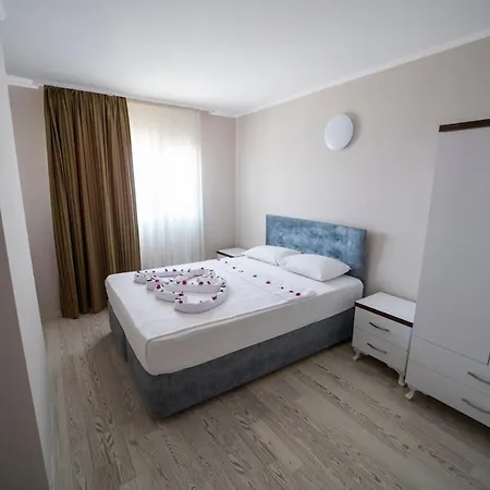 Silver Tower Apartmanhotel 2*