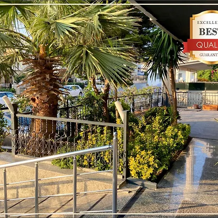 Silver Tower Apartmanhotel 2*